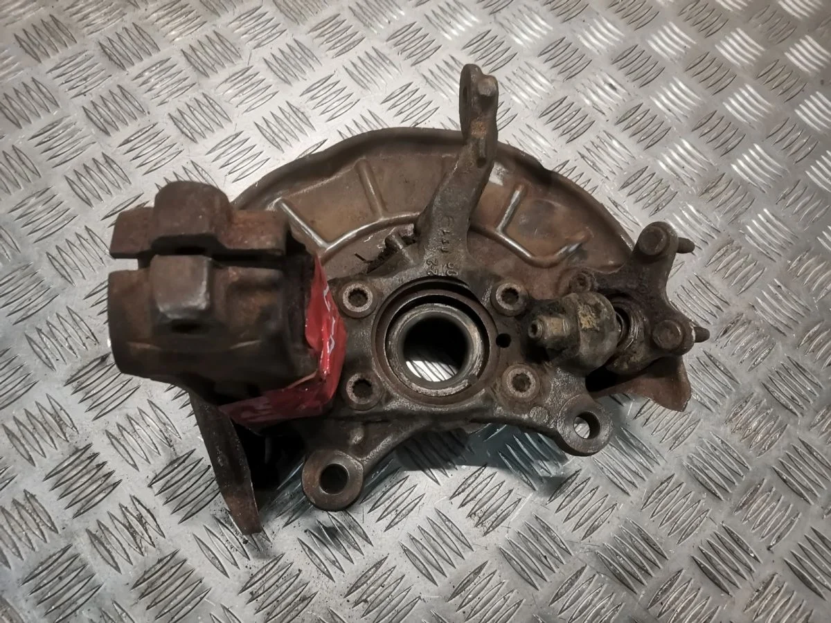 Поворотный кулак передний правый VW Touran