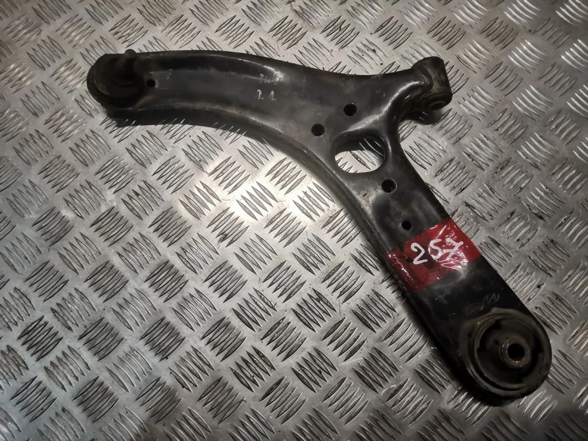 Рычаг передний левый Hyundai Solaris