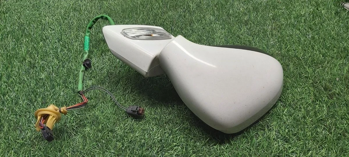 Зеркало правое Peugeot 308