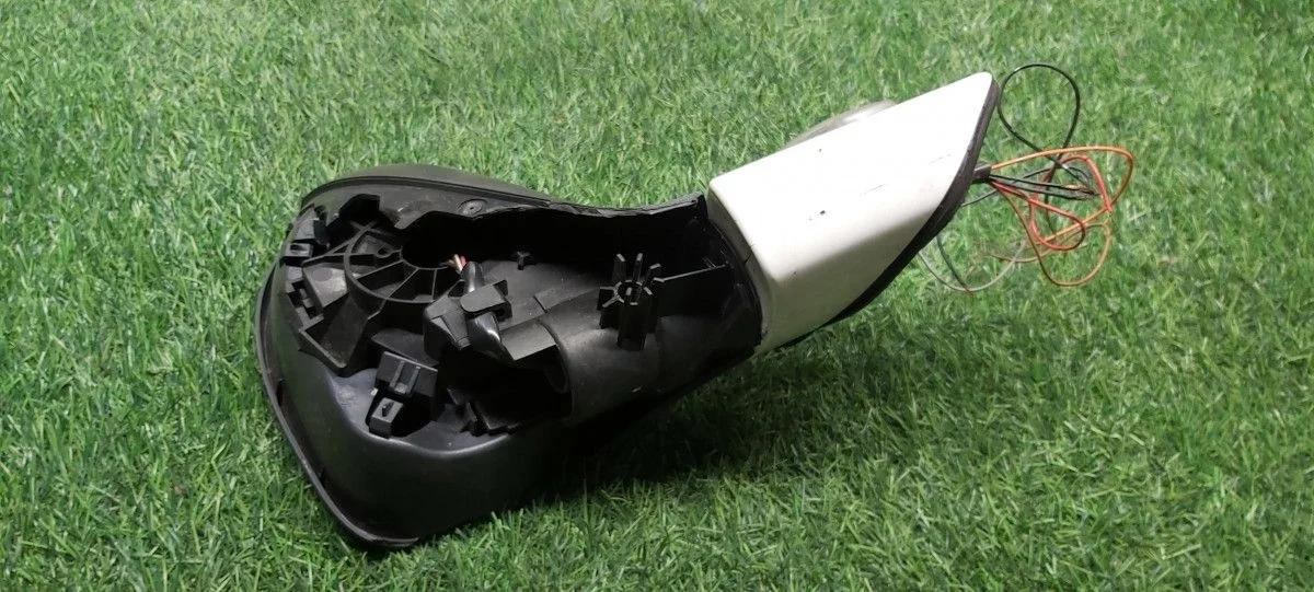 Зеркало левое Peugeot 308