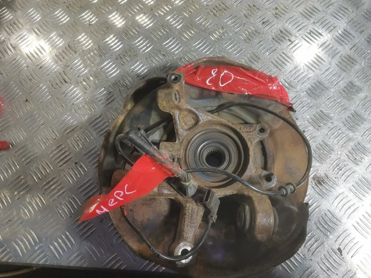 Кулак поворотный задний правый Mercedes-Benz W203