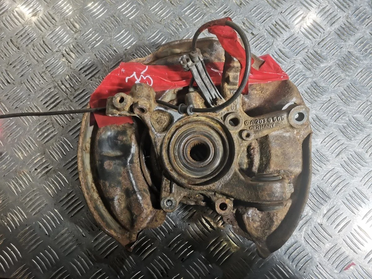 Кулак поворотный задний левый Mercedes-Benz C W203