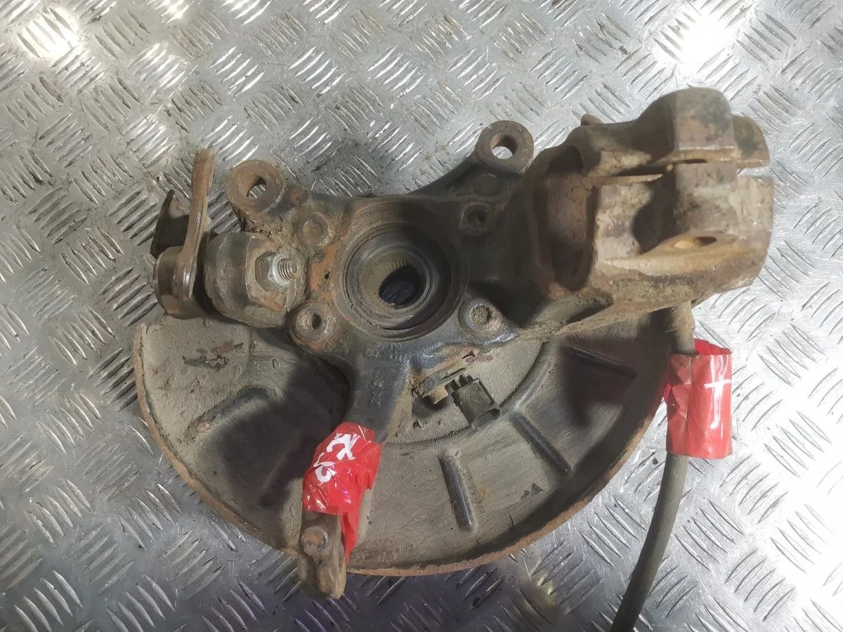 Поворотный кулак передний правый Audi A3