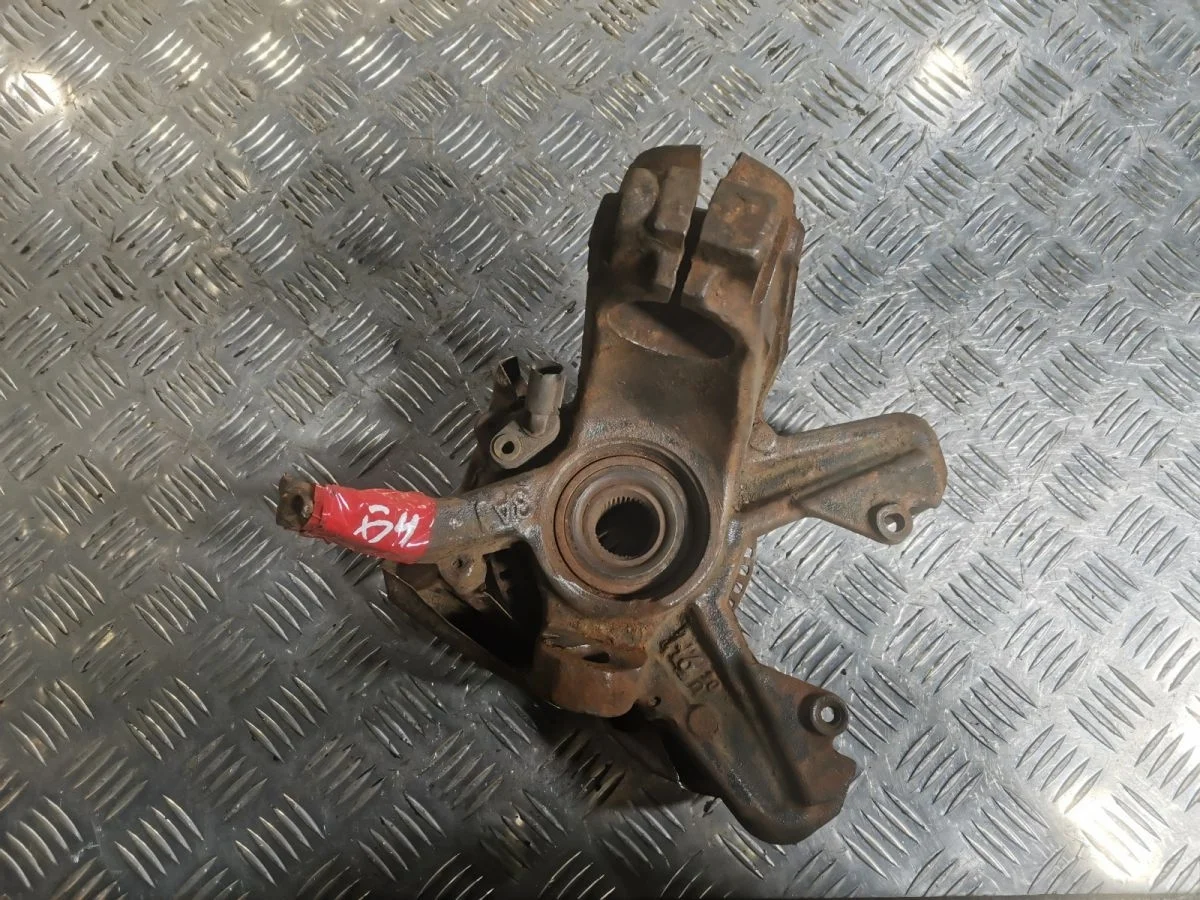 Кулак поворотный передний левый Skoda Fabia II