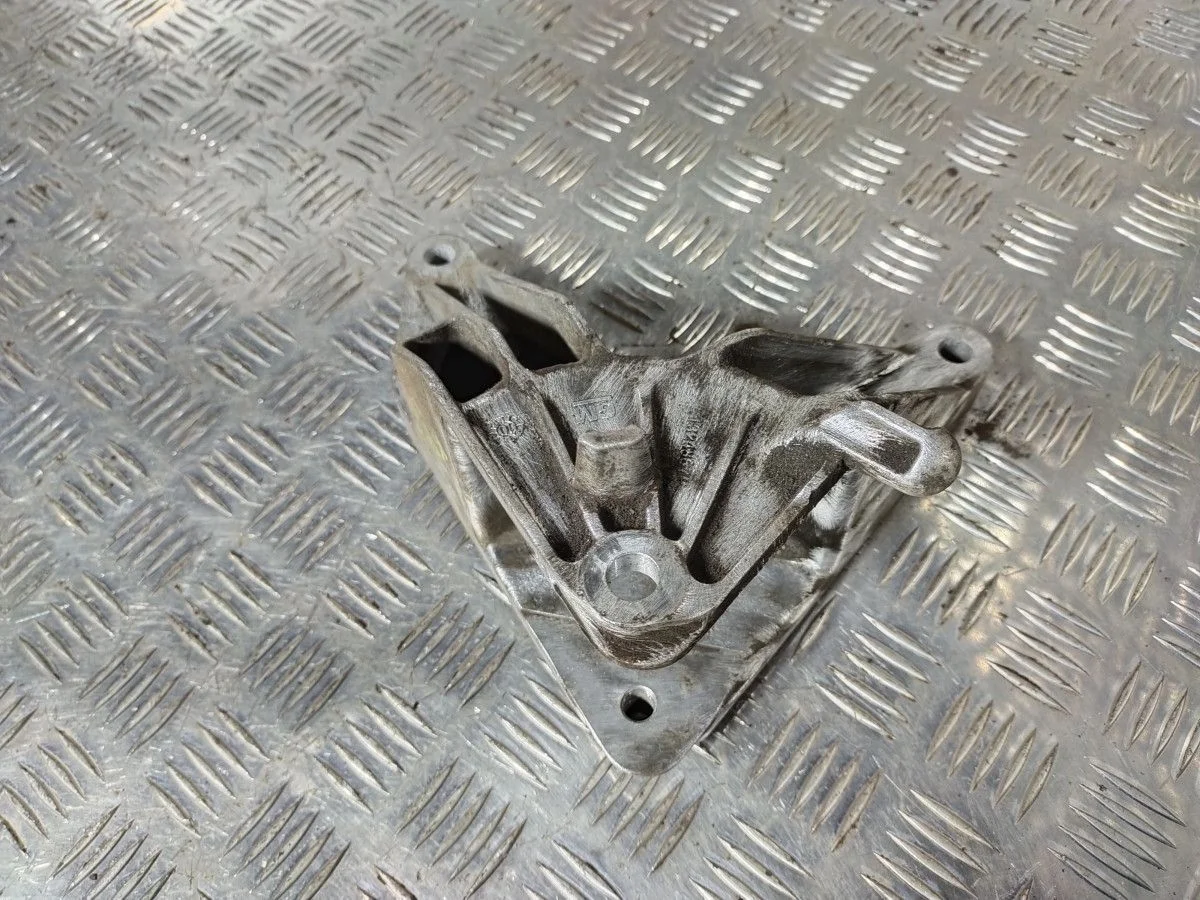 Кронштейн задний КПП Chevrolet Cruze