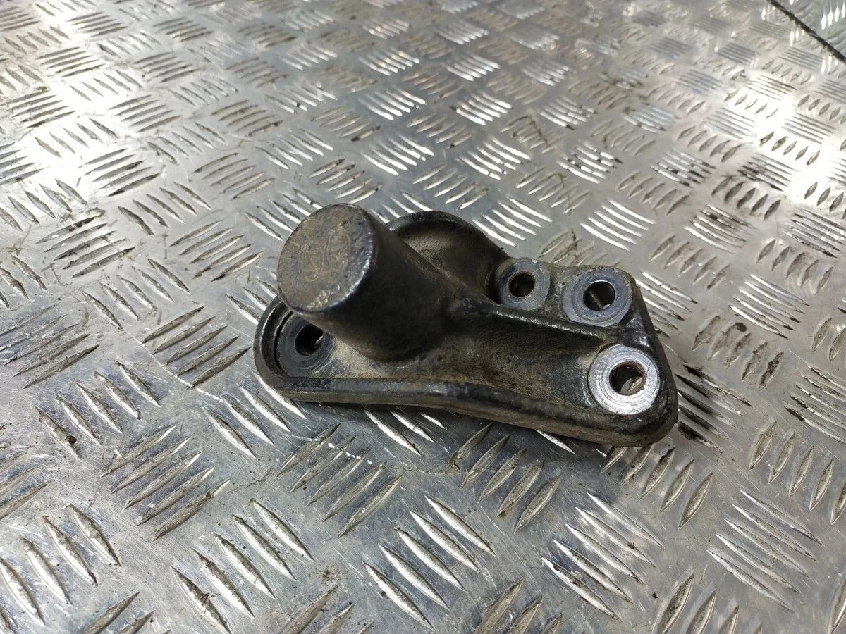 Кронштейн двигателя правый Hyundai Solaris