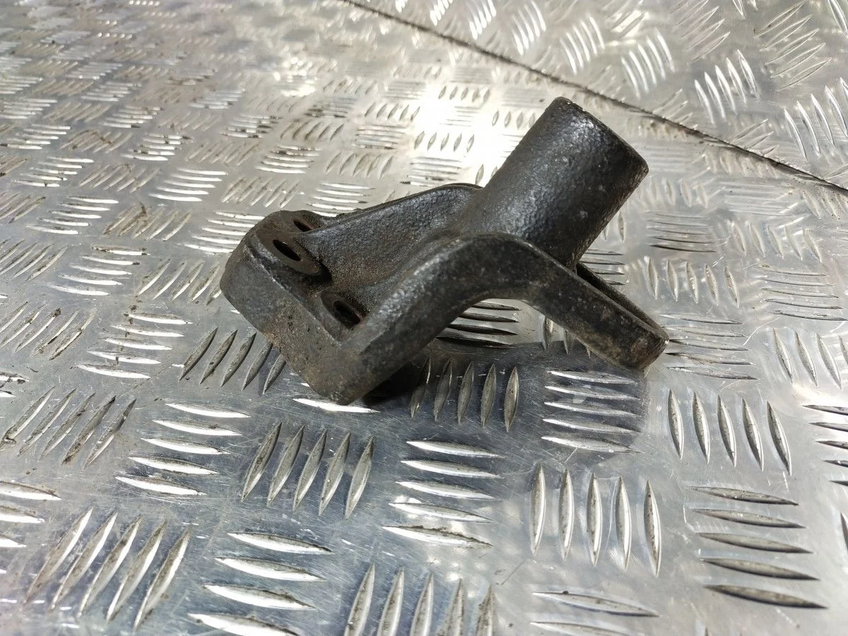 Кронштейн двигателя правый Kia Rio 3