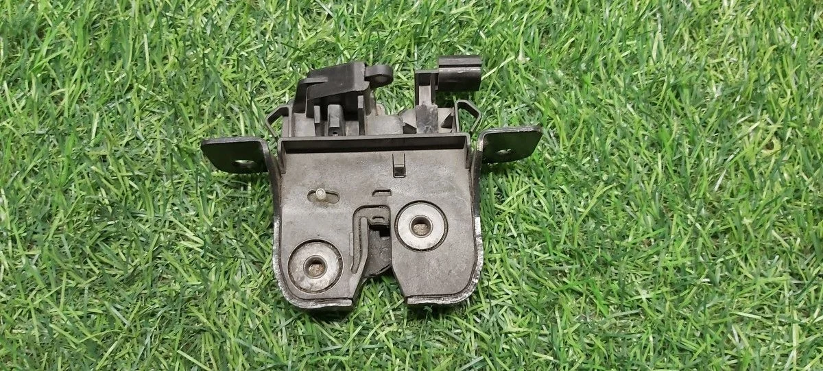 Замок багажника Renault Duster Рено Дастер