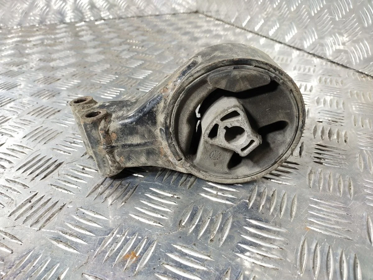 Подушка двигателя Opel Astra J