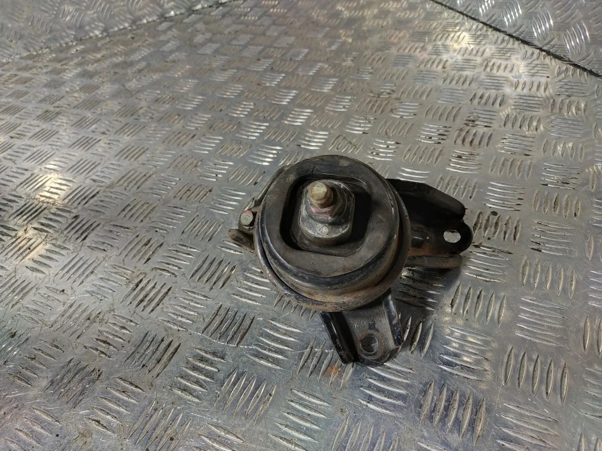 Опора двигателя Hyundai Solaris