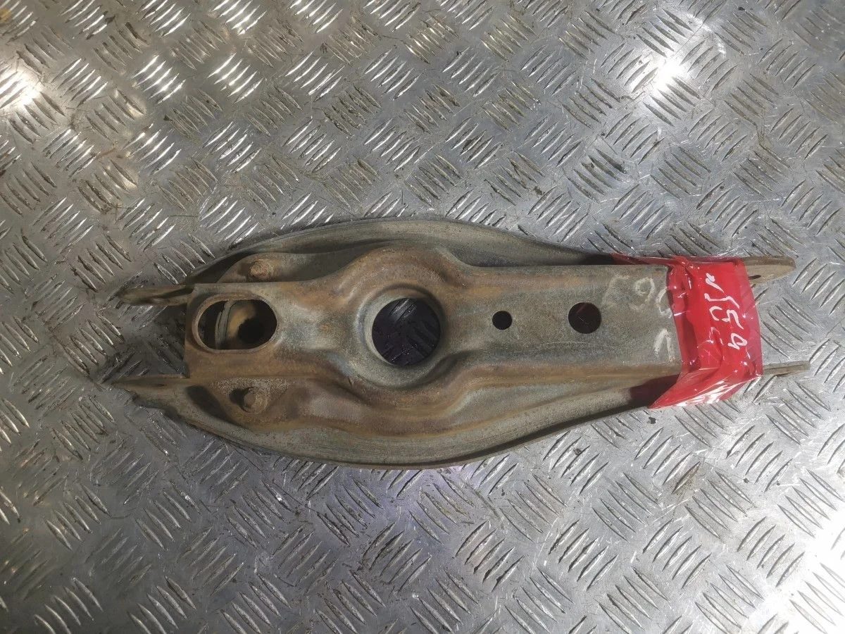 Рычаг задний левый под пружину BMW E90