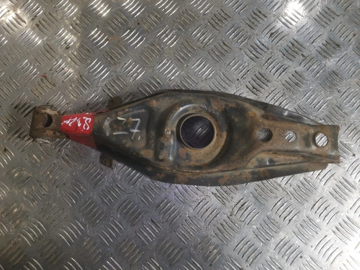 Рычаг задний под пружину Mercedes Benz (W203)