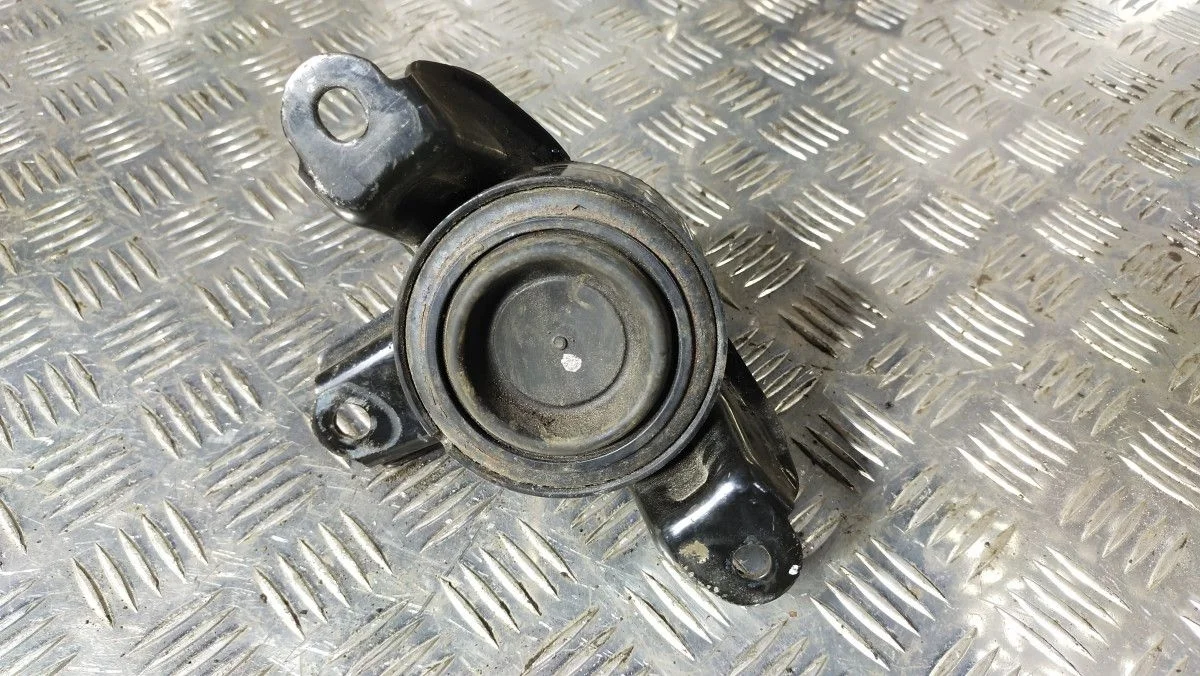 Подушка двигателя правая Hyundai Solaris