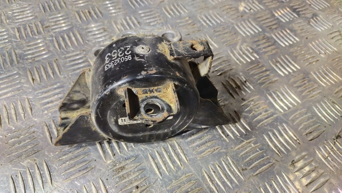 Подушка двигателя левая Chevrolet Aveo T300