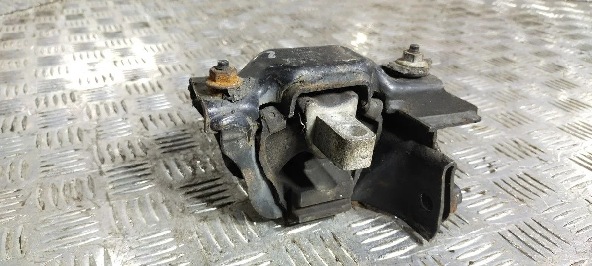 Подушка кпп левая Skoda Fabia