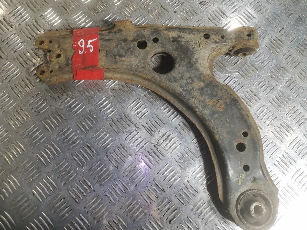 Рычаг передний левый Audi A3