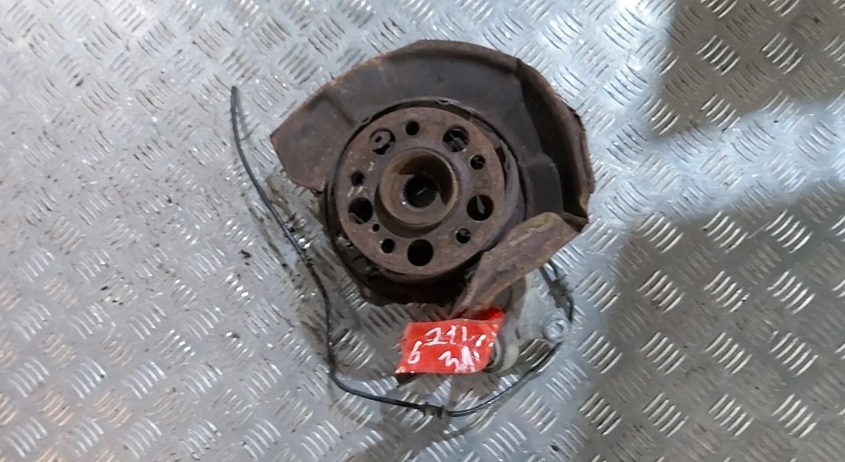 Кулак подвески задний левый w211 E-class