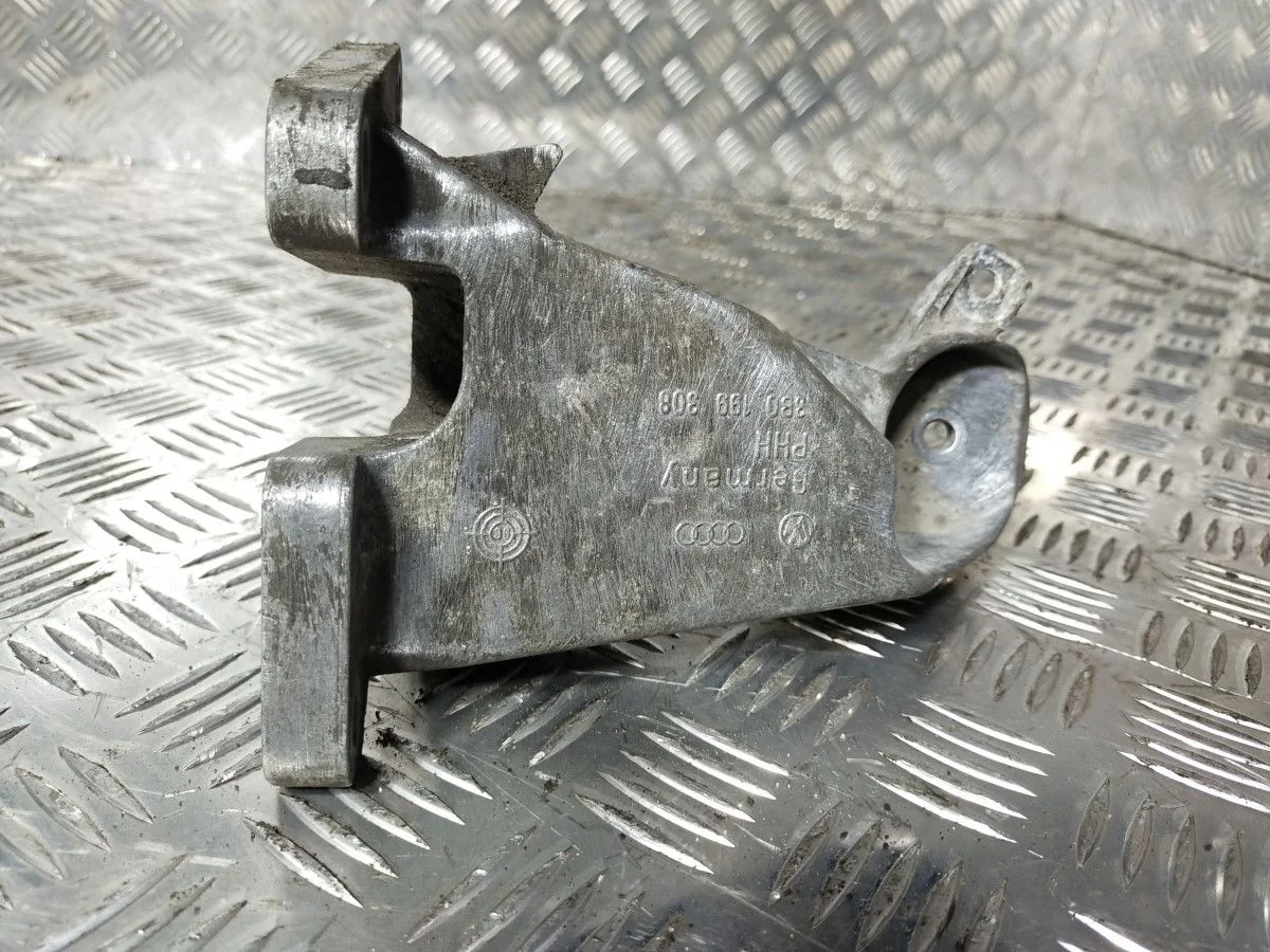 Кронштейн опоры двигателя Volkswagen Passat правый