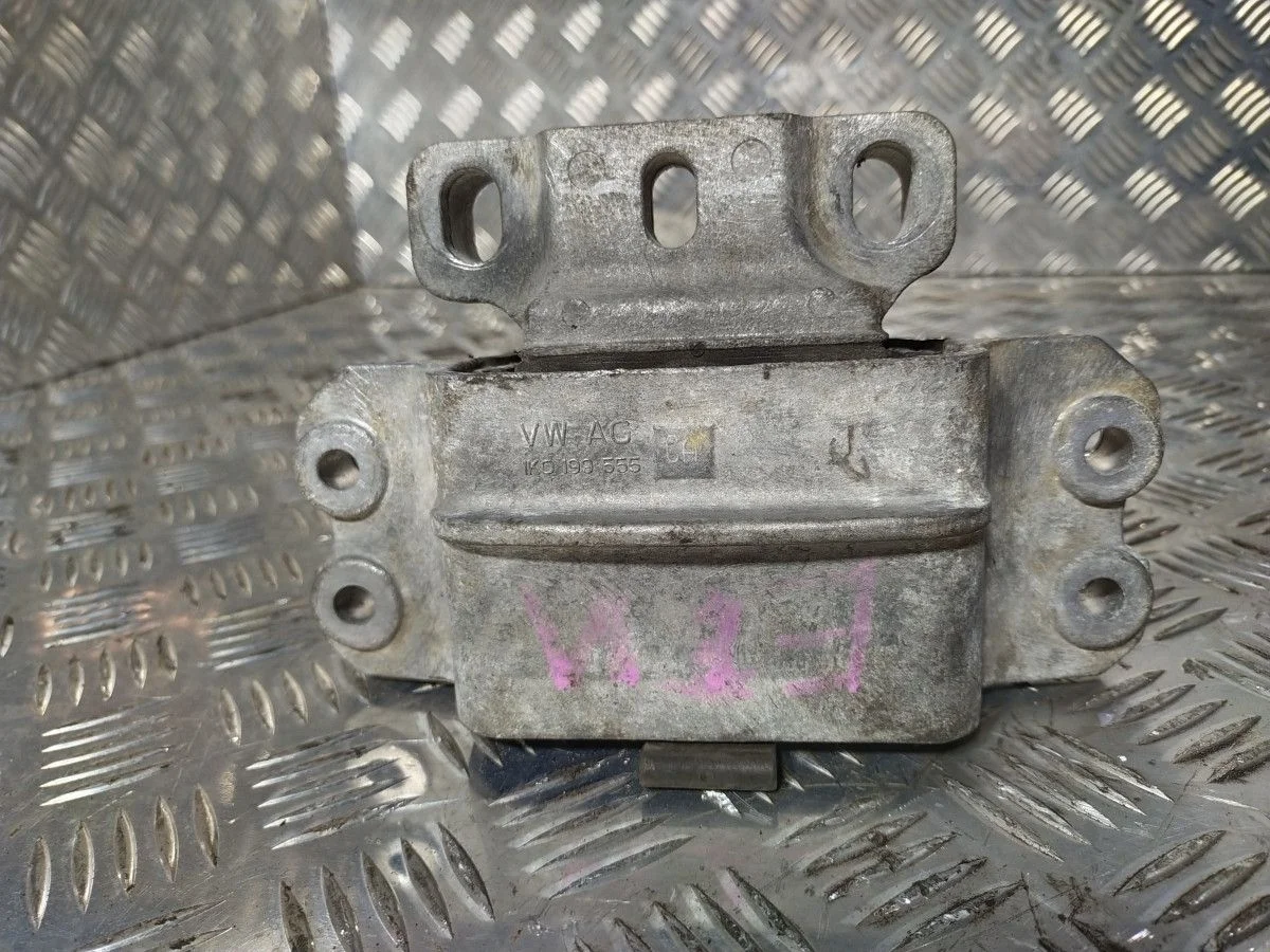 подушка двигателя левая Skoda Yeti