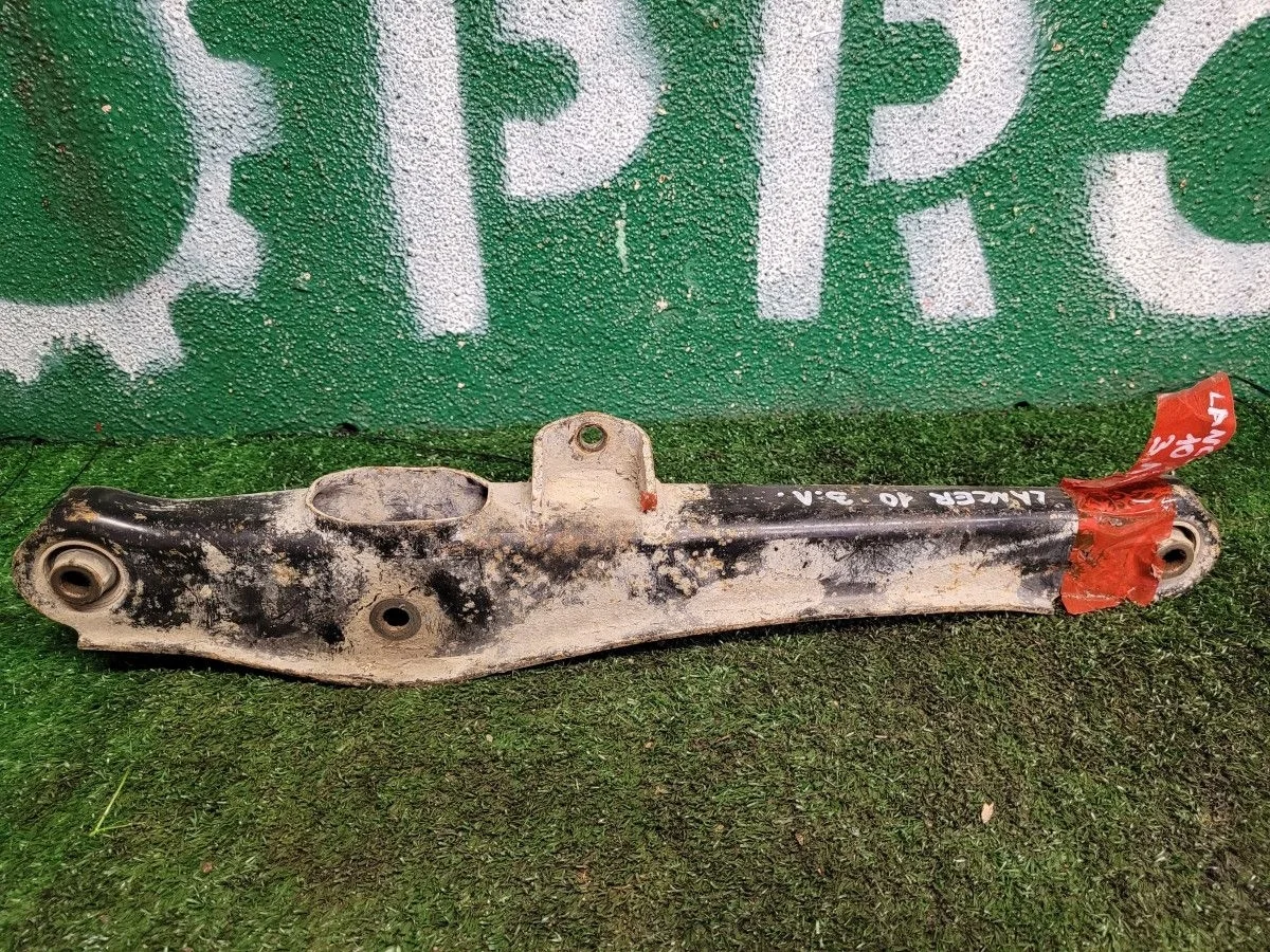 Рычаг задний нижний левый на Mitsubishi Lancer 10