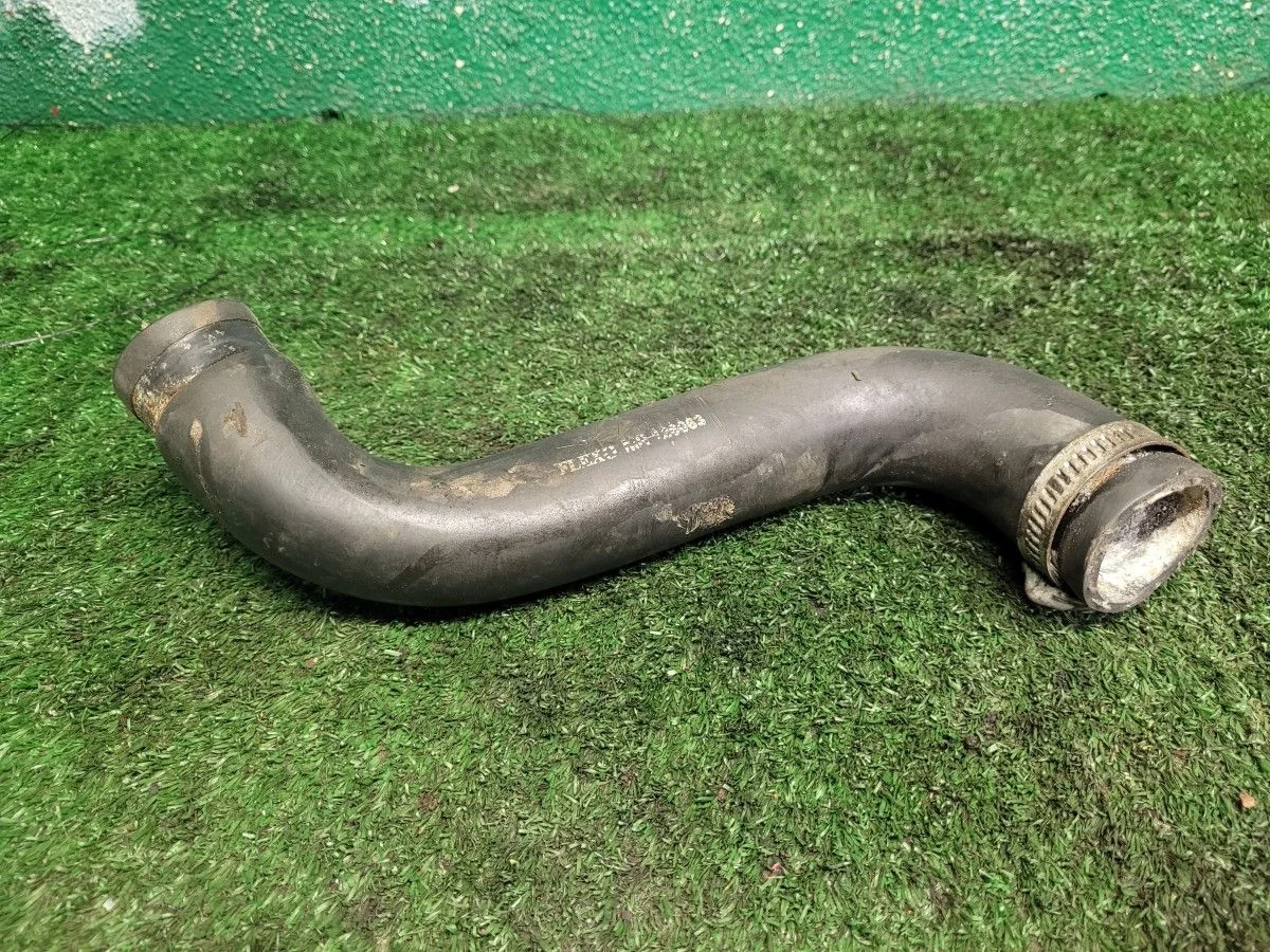 Патрубок радиатора на Mitsubishi Carisma 4G92