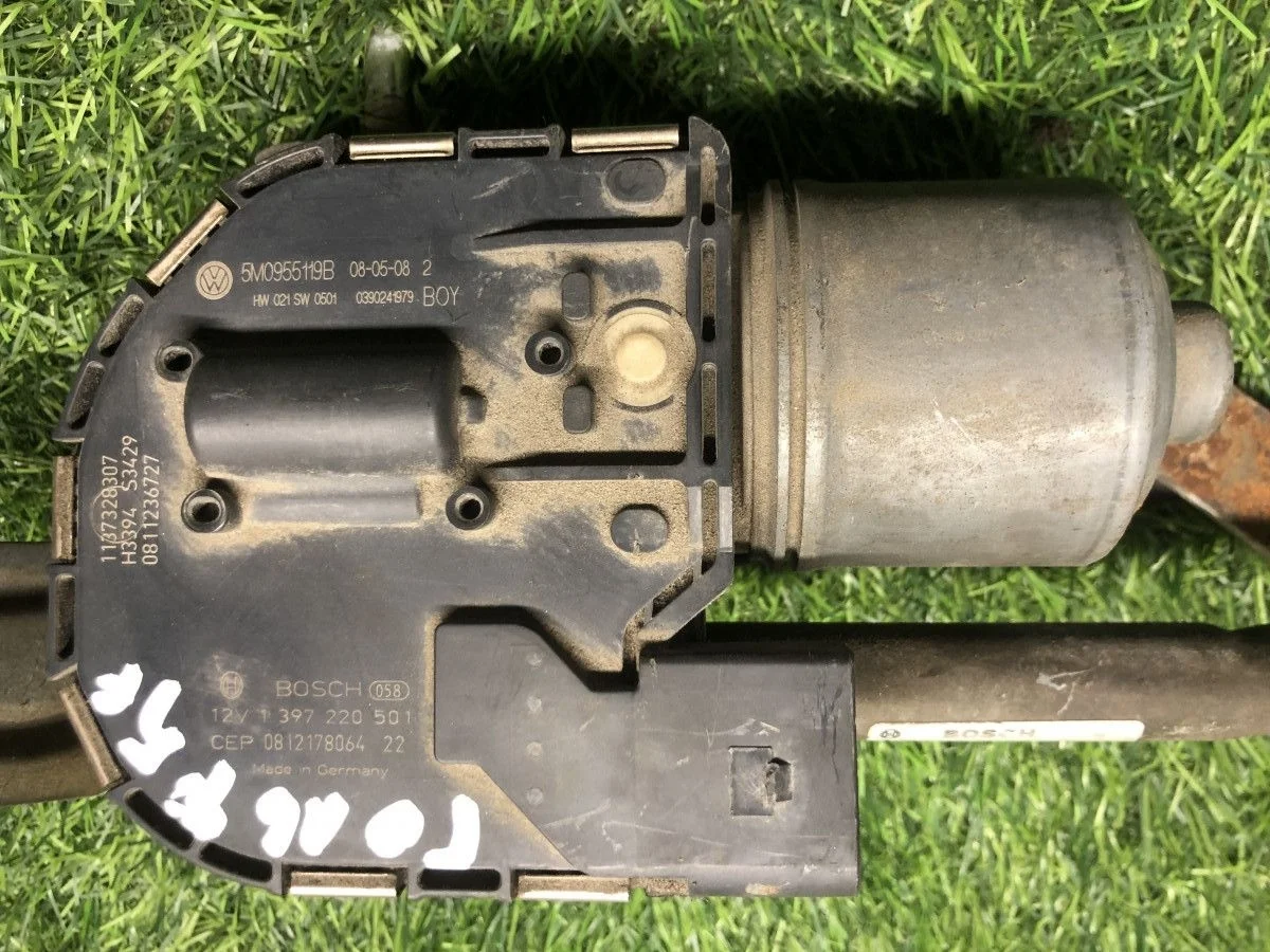 Моторчик дворников левый Golf 5 plus