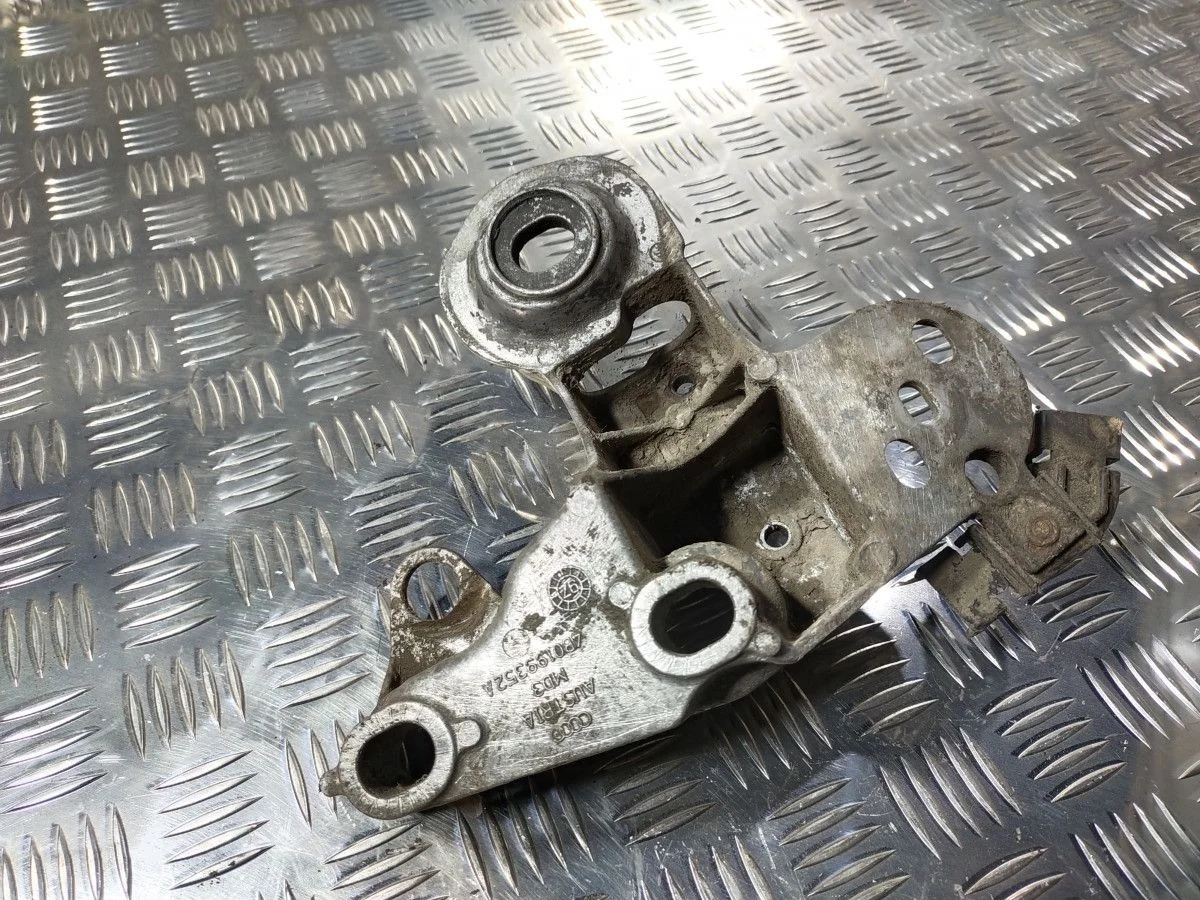 Кронштейн опоры двигателя правый VW Passat B5