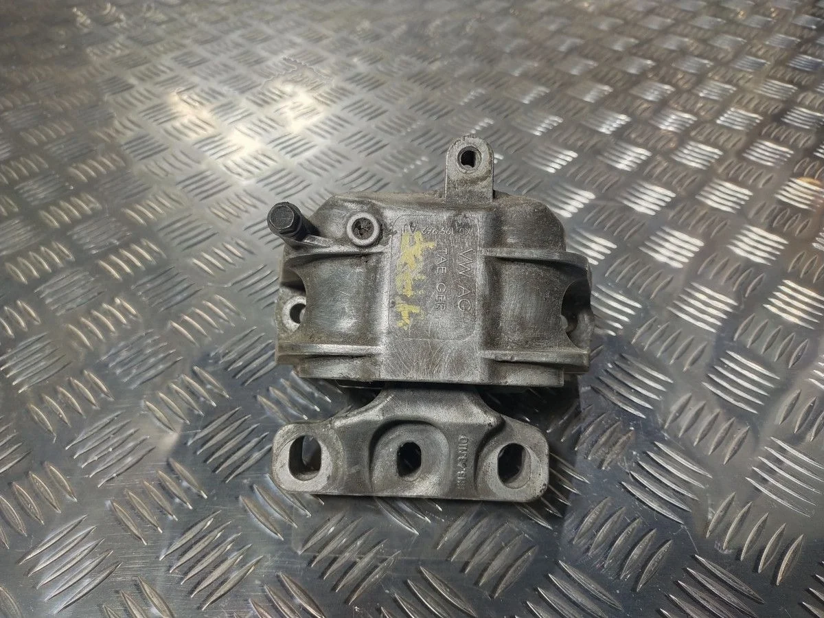 Подушка двигателя Volkswagen Jetta V