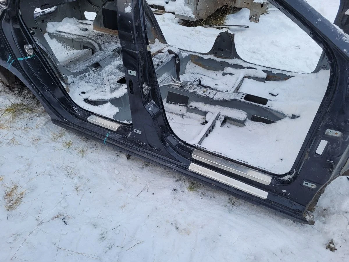 Порог правый со стойкой на VW Polo 5