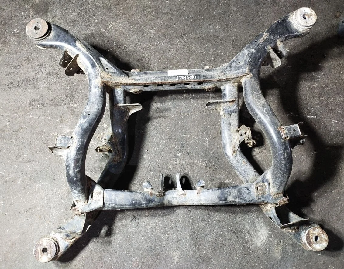 Балка поперечная (подрамник) Volkswagen Touareg