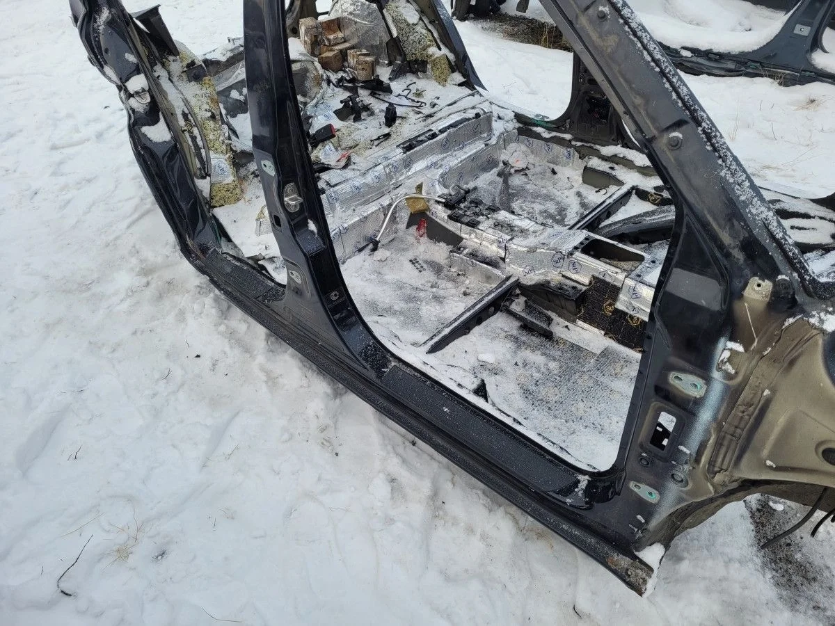 Порог правый со стойкой на Fabia 2 1.4 хэтч