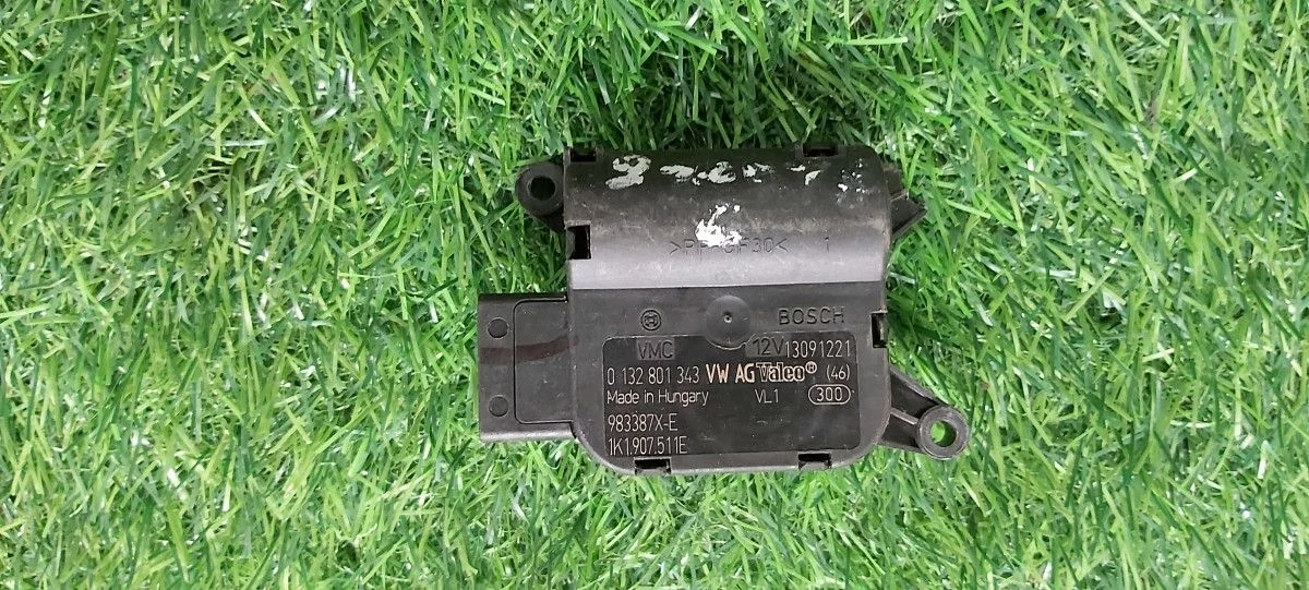 Моторчик заслонки отопителя Фольксваген Джетта 6