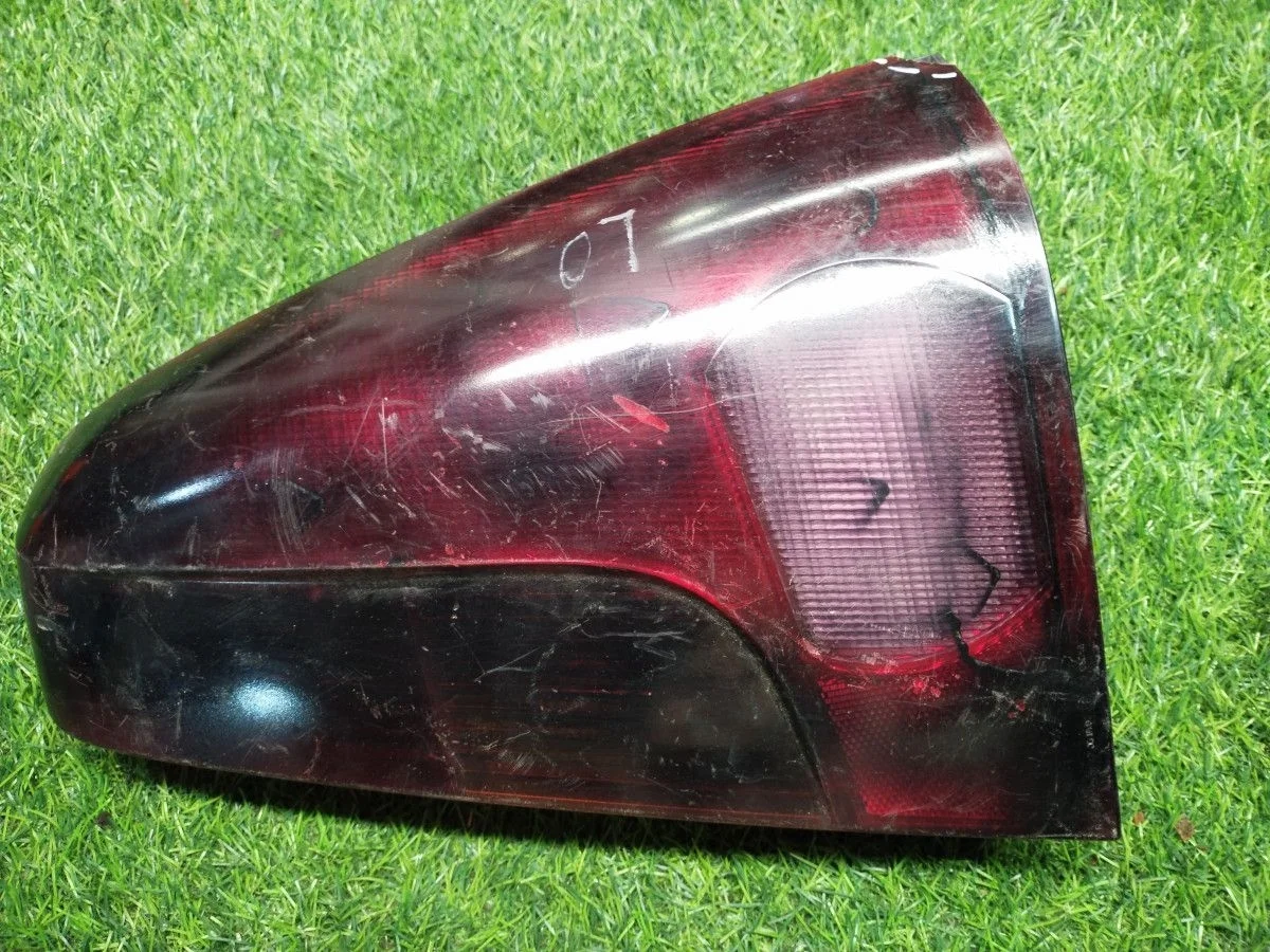 Фонарь задний правый Renault Logan