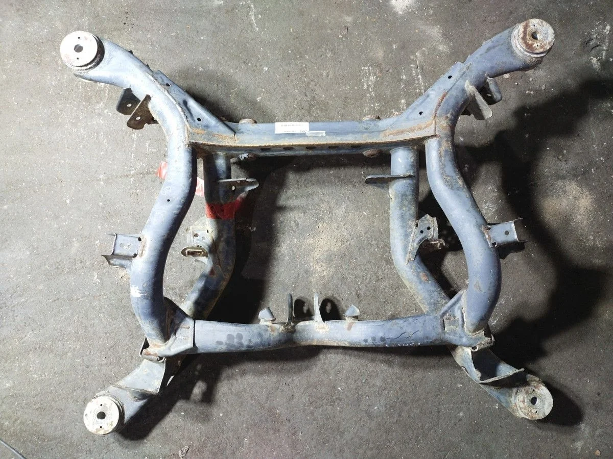 Подрамник задний Volkswagen Touareg