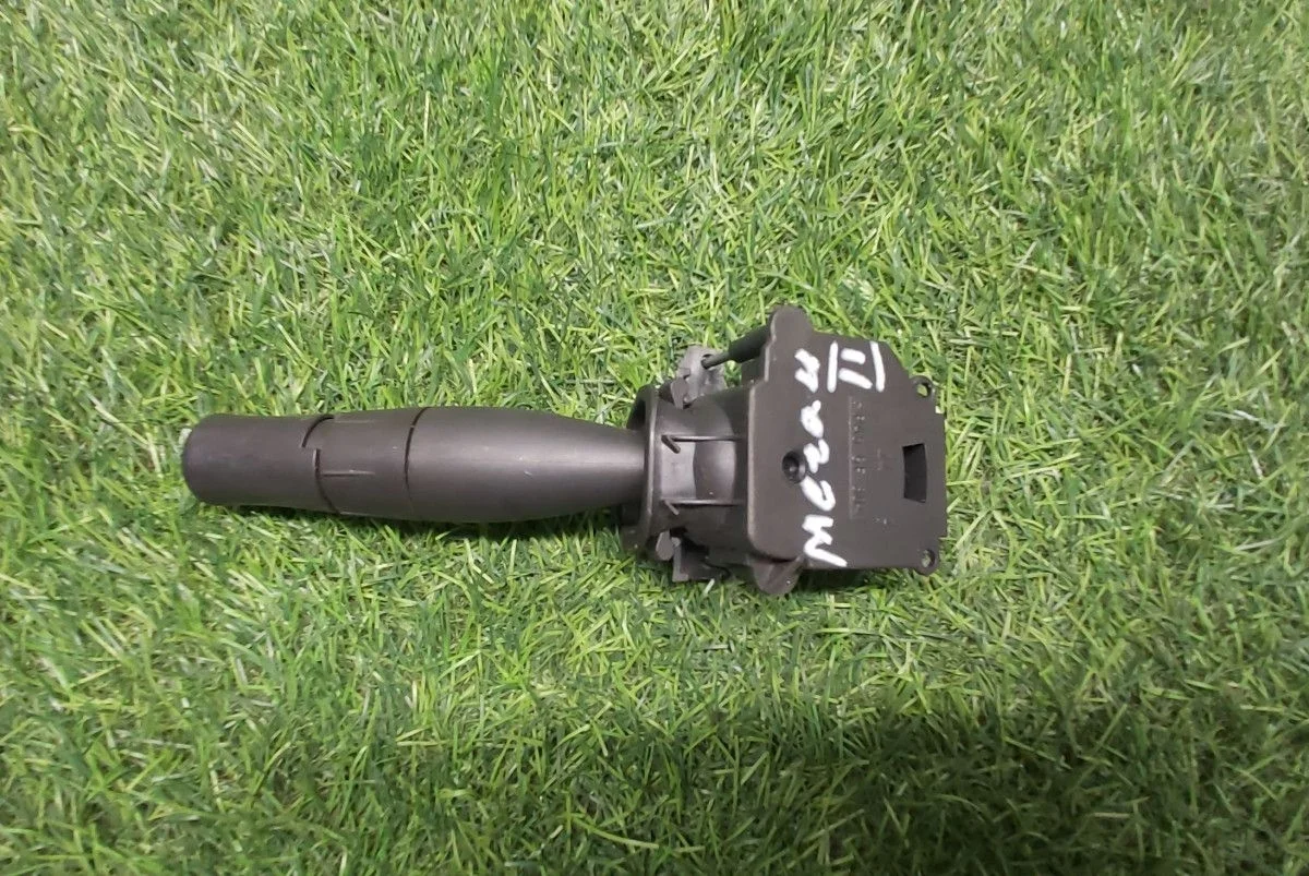 Подрулевой переключатель Renault megane 2 Лев