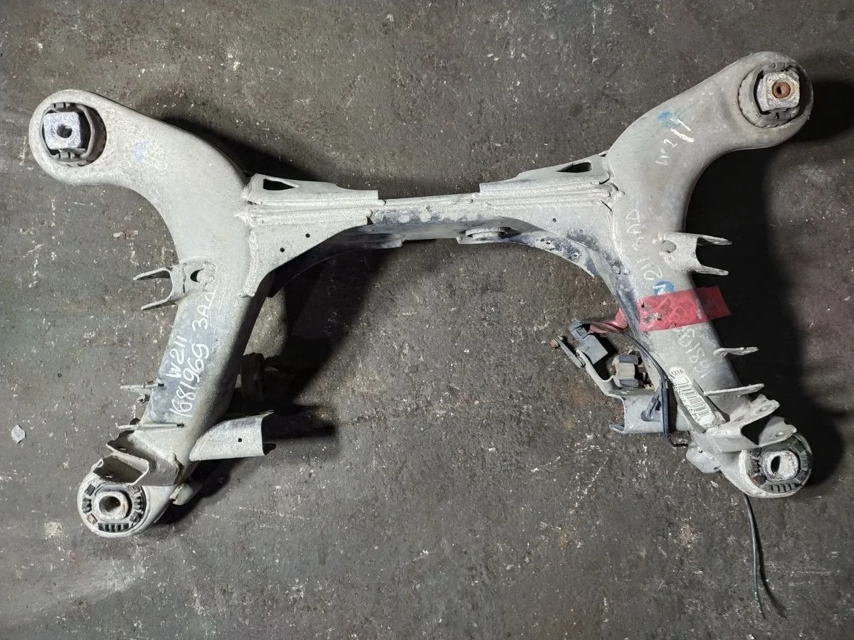 Балка поперечная (подрамник) Mercedes-Benz E-Class