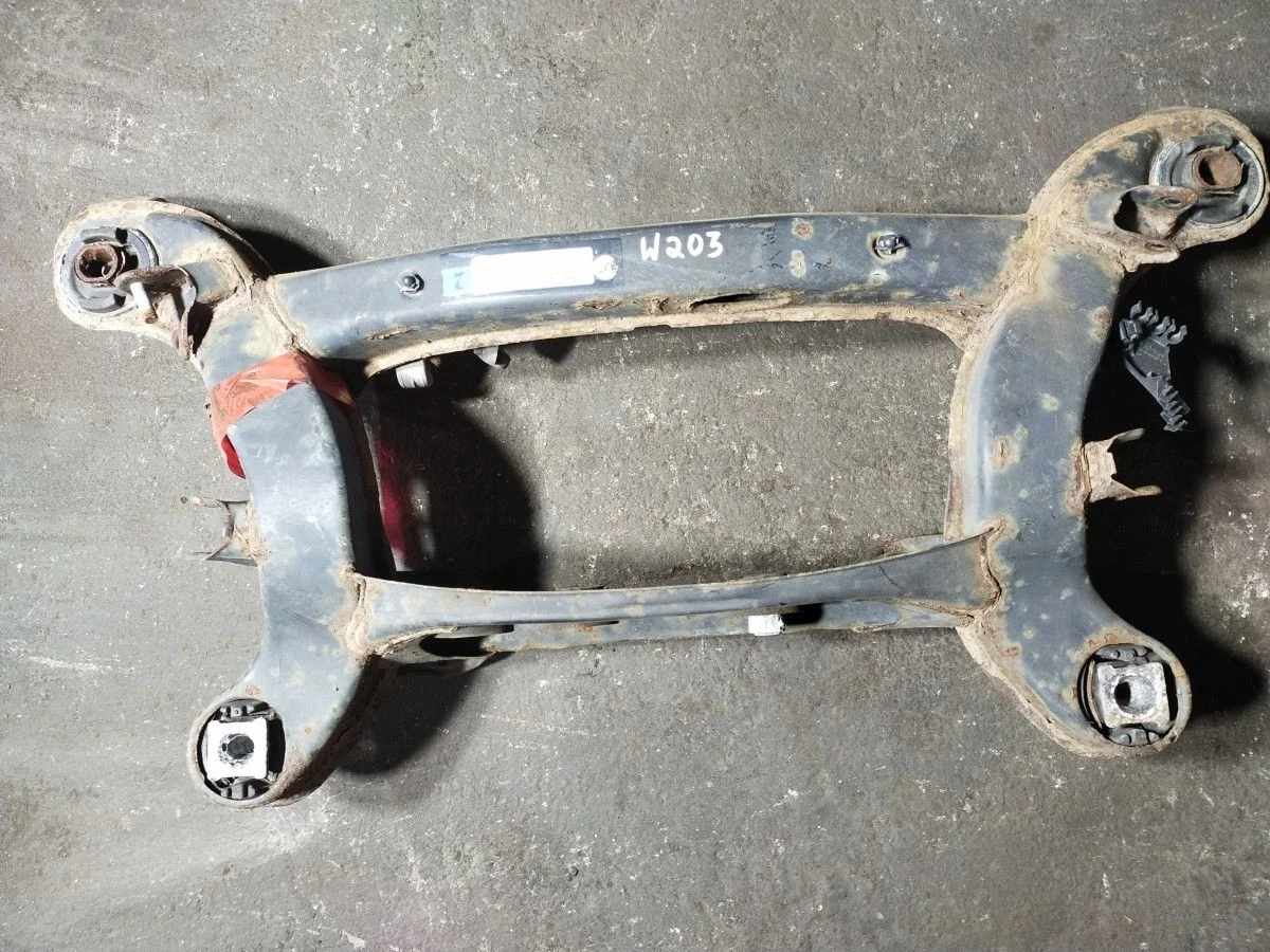 Подрамник Mercedes-Benz C-Class W203