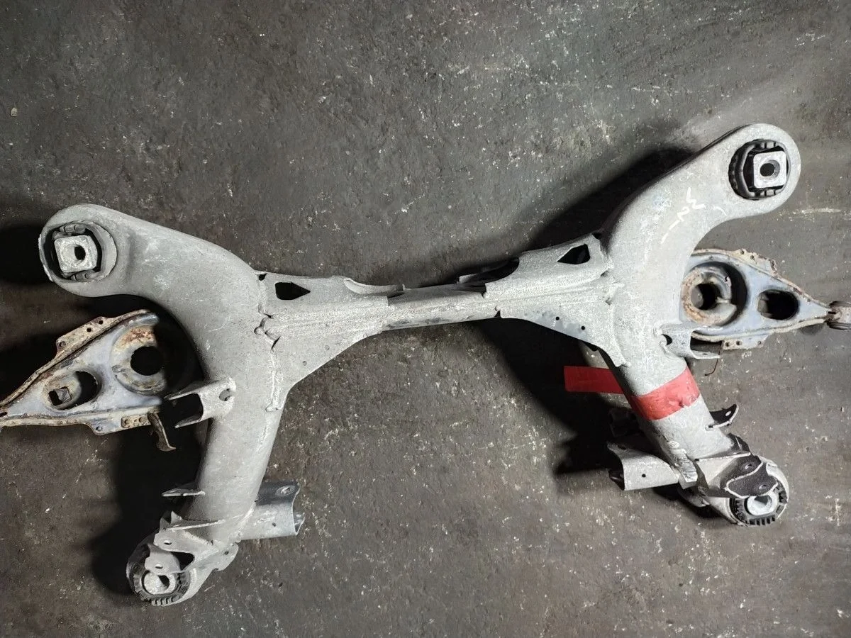 Балка поперечная (подрамник) Mercedes-Benz E-Class