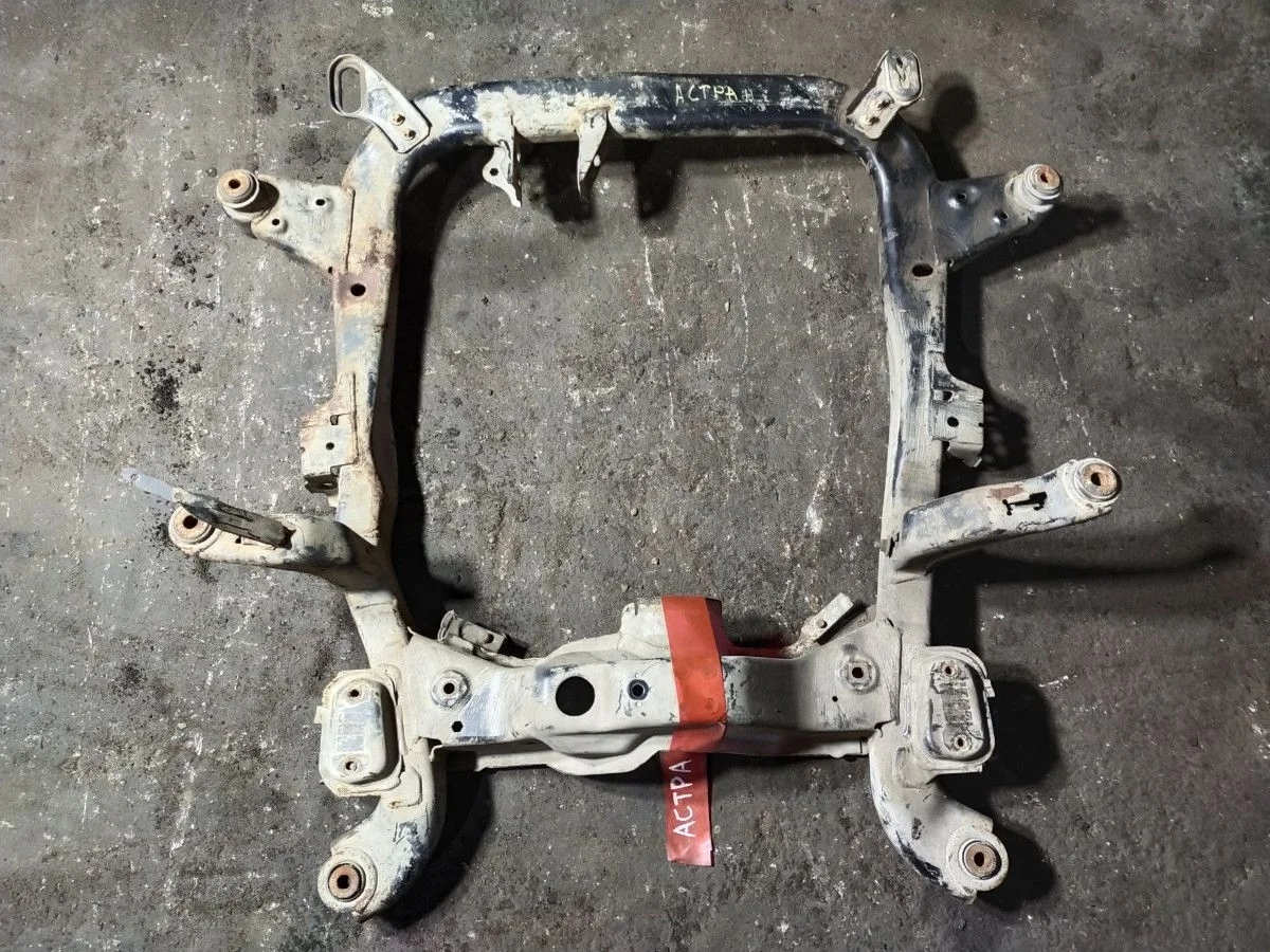 Подрамник Opel Astra G