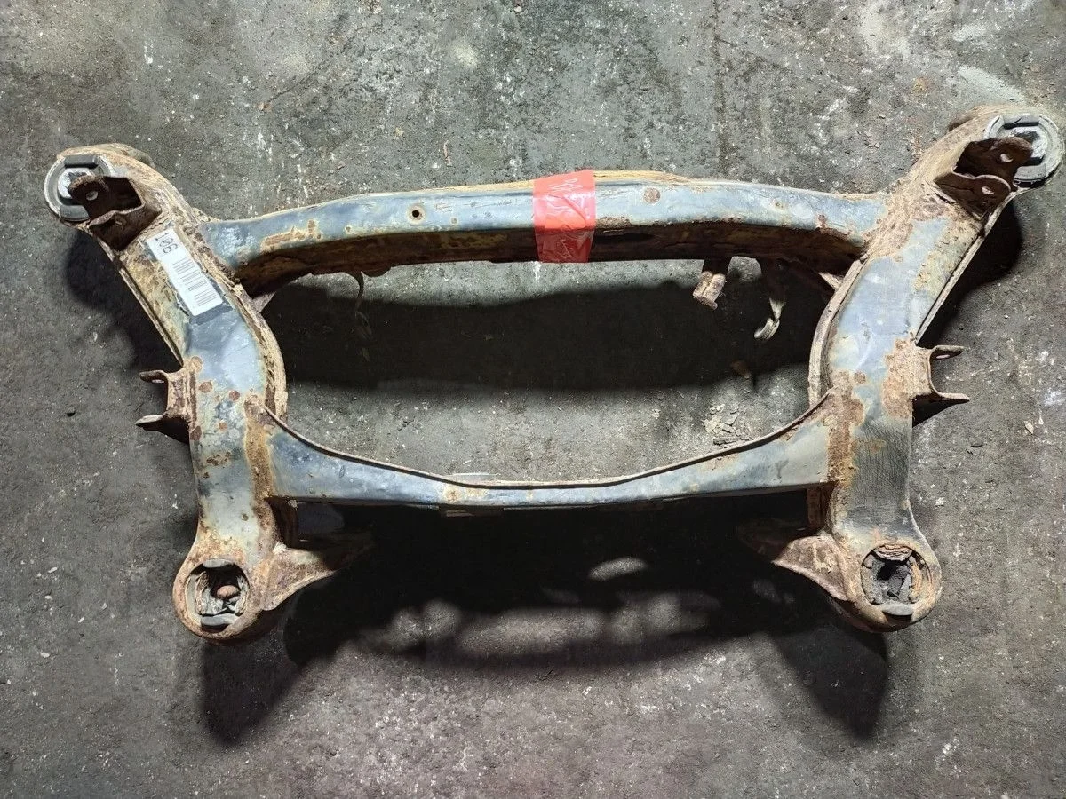 Подрамник Mercedes-Benz C-Class W203