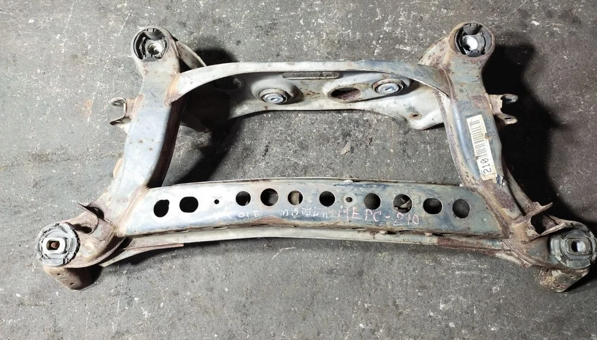 Подрамник Mercedes E-Class W210