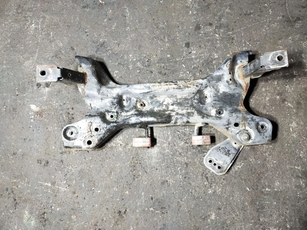 Передний подрамник Volkswagen Polo