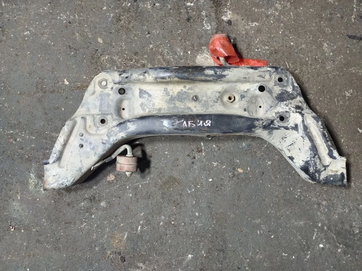 Подрамник передний Skoda Fabia