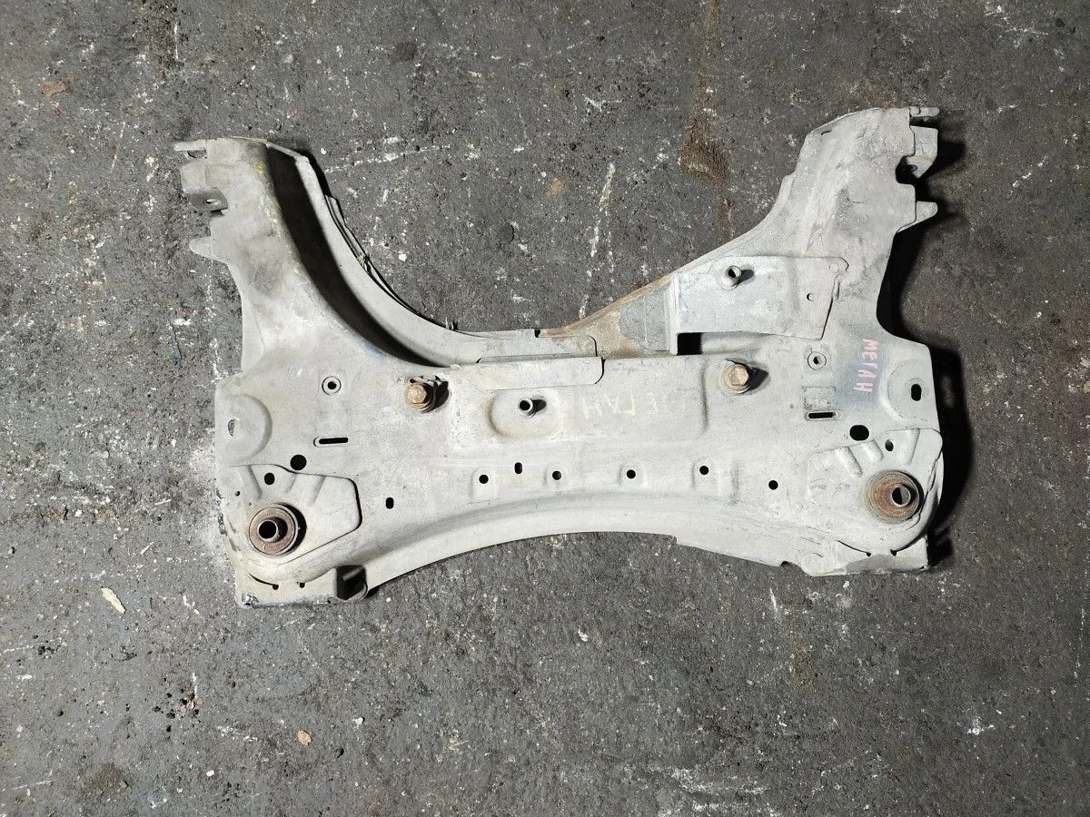 Подрамник передний Renault Megane III