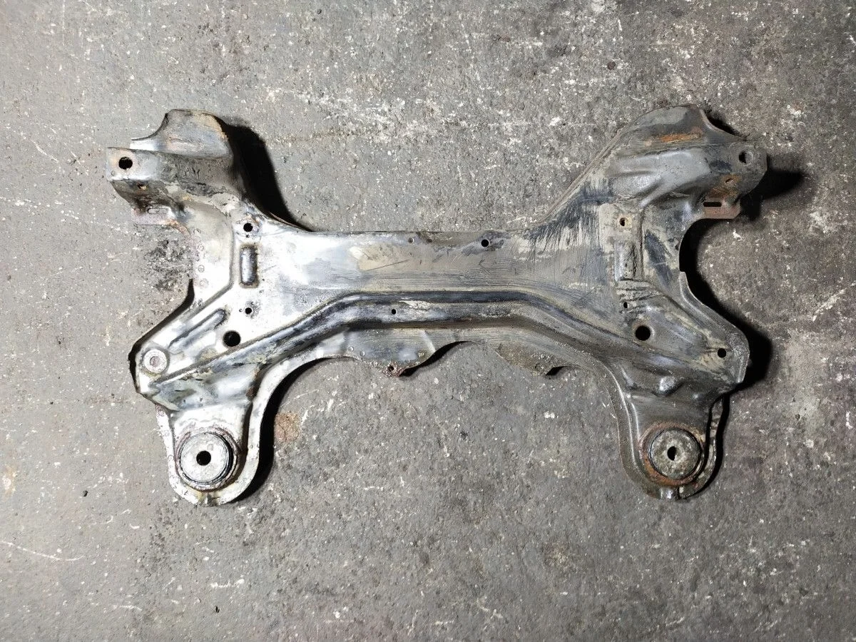 Подрамник передний Volkswagen Golf 4