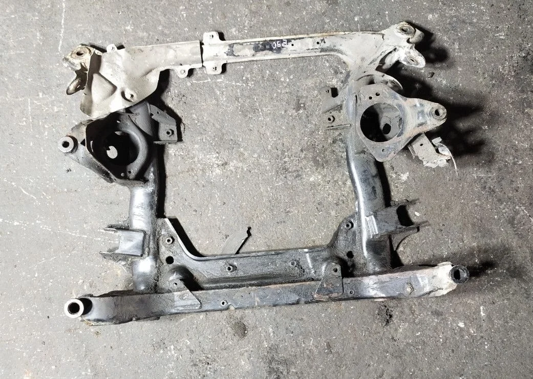 Подрамник BMW X1