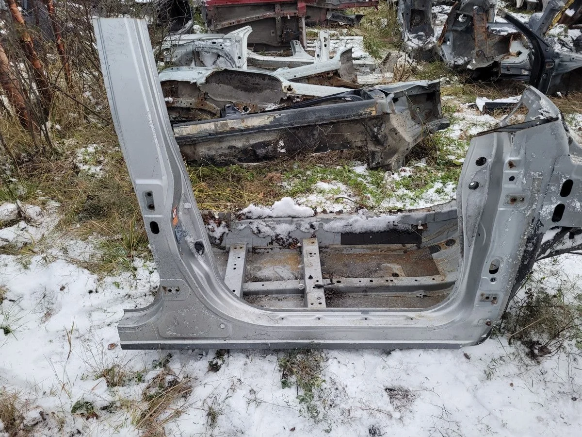 Порог правый на Nissan X-Trail T31