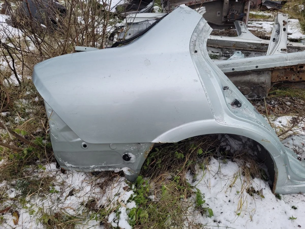 Крыло заднее правое на Nissan Almera B10
