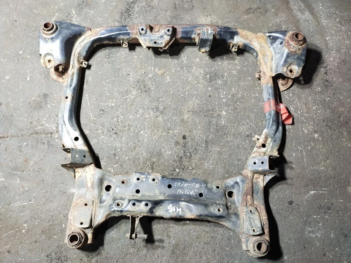 Подрамник передний с дефектом Hyundai Elantra