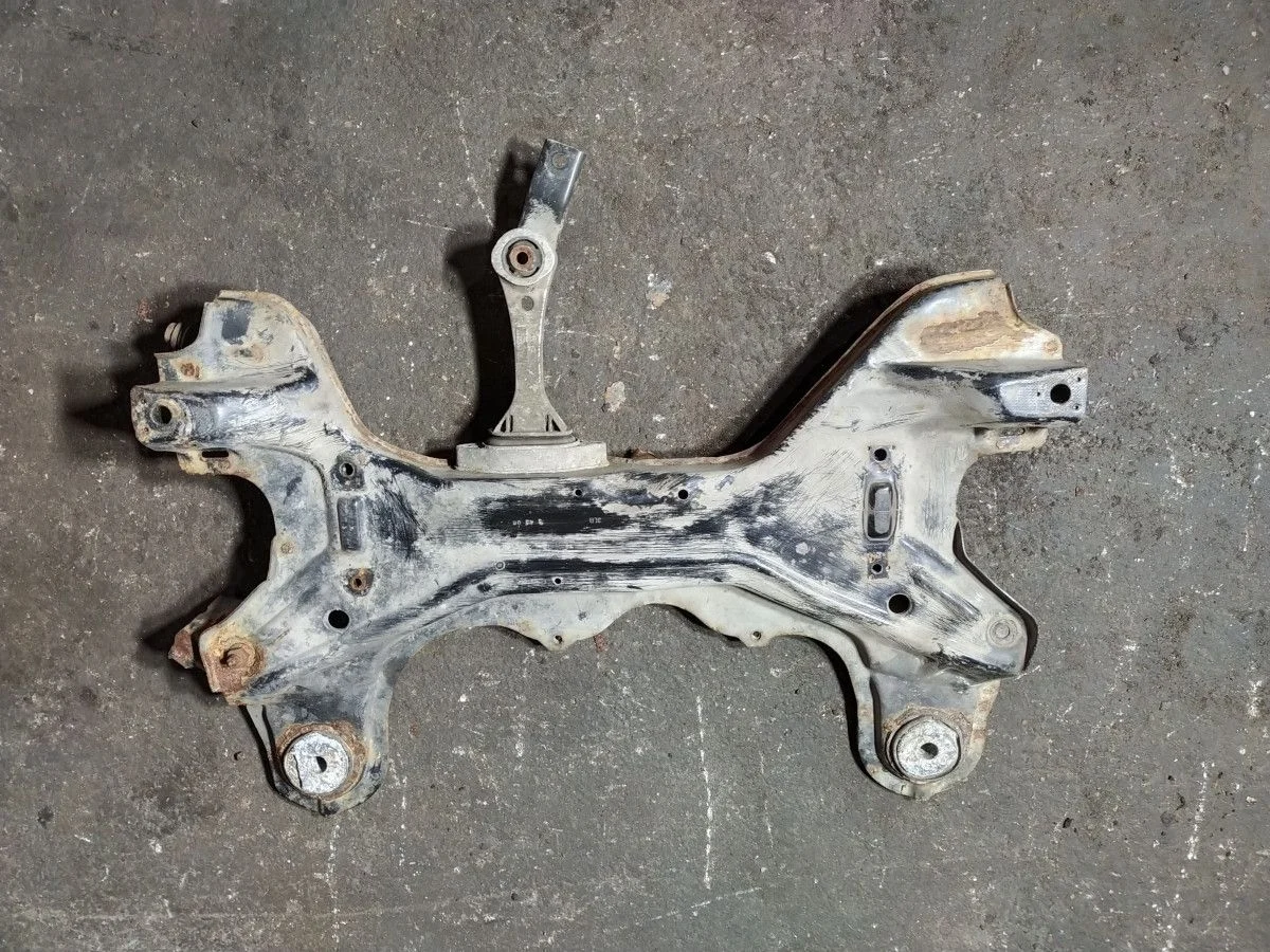 Подрамник Volkswagen Golf 4